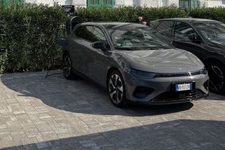 Test 1 250 kilometrů v elektrickém Leapmotoru B05 – Cesta z Česka do Monaka prověřila spotřebu, dojezd i nabíjení
